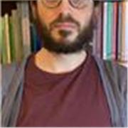 Profesor de Historia y ciencias sociales dicta clases para todas las edades