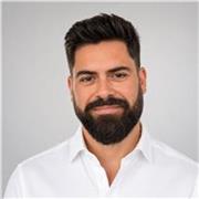 Ingeniero informático con amplia experiencia profesional, imparte clases de informática y programación para estudiantes, adultos y