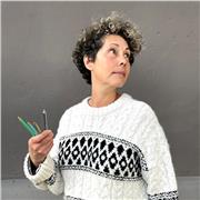 Mi nombre es Griselle Morales Padrón, y soy una apasionada del Arte. Como artista plástica y diseñadora gráfica sé lo gratificante que es canalizar nuestras emociones y pensamientos en formas visuales