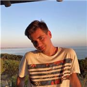 Soy un estudiante de segundo de medicina. Doy clases tanto de matemáticas, como física, química, inglés, biología… Primaria y ESO