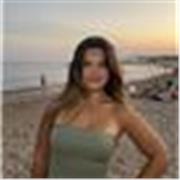 Profesora de castellano que imparte clases a niños de todas las edades