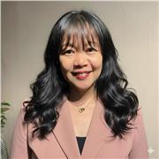 Passionate English teacher offering practical lessons to help learners communicate clearly and confidently