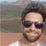 Laureato in Ing. Informatica Impartisce lezioni di Informatica, Matematica e Fisica