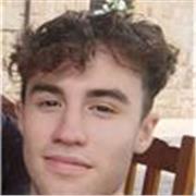 estudiante del doble gado de derecho y economía y del grado simple de física imparte clases
