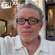 Profesor britânico bilingüe ofrece clases de inglés en línea