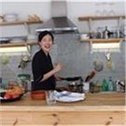 Profesora y cocinera coreana con experiencias de dar clases de comida coreana en espanol.