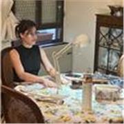 English tutor catering to both young students and  adults in a casual and corporate environment
