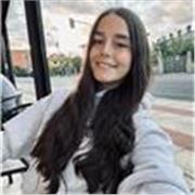 Doy clases de diferentes asignaturas para estudiantes de primaria y en ocasiones de la ESO, soy muy paciente y comprometida