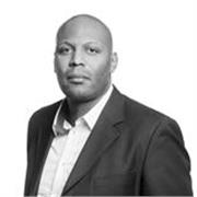 Un professionnel enseignant de façon pédagogique et ludique.