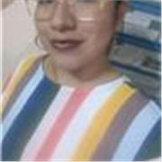 Profesora de Español imparte clases para mejorar la lectura y escritura