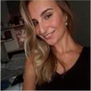 aiuto compiti inglese ragazza neolaureata