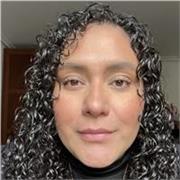 Cuidadora bilingüe apta para trabajar con niños y niñas 