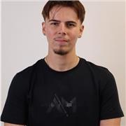 Me defino como una persona sin límites y daré clases a cualquier persona que desee adquirir conocimientos en marketing