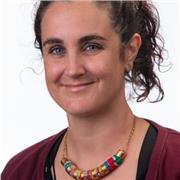Profesor de inglés y maestra cualificada de educación primaria