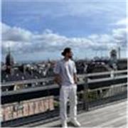 Soy alumno de 4º de la carrera de Física y busco alumnos para dar clases de matemáticas, física, química de nivel hasta 2º bach