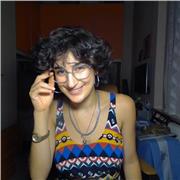 First reaction: AMAZING! Studentessa universitaria impartisce lezioni di inglese per livello da elementari a superiori