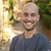 Profesor universitario de Fisioterapia Neurológica con más de 10 años de experiencia, doctorando en discapacidad y género, ofrece 