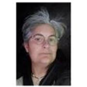 Periodista, amplios conocimientos de historia, lengua, literatura y arte.