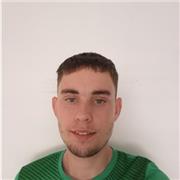 Soy un joven de 19 años, entrenador de fútbol en un club de fútbol federado, con licencia de entrenador, con experiencia de 3 años