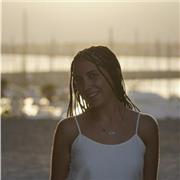 Educadora de apoyo para repasar contenidos y hacer deberes