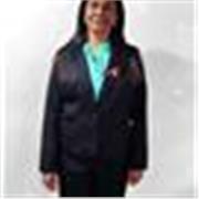 Profesora imparte clases presenciales a niños de los 1eros grados