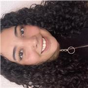 Profesora en formación dicta clases de educación básica 1ro a 8vo básico