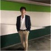 estudiante universitario de una carrera bilingue