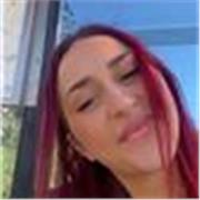 Pues me defino como una persona bastante social, además de culta, me gustaría dar clases sobre todo de primaria y sobre todoingles