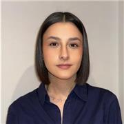 Profesora de secundaria graduada en Historia del Arte, con experiencia de prácticas, imparte clases presenciales.