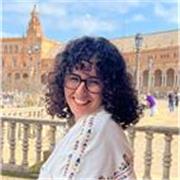Profesora de lengua castellana y literatura, inglés, matemáticas, francés y conocimiento del medio.