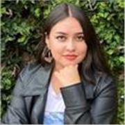 Profesora de historia del arte y técnicas artísticas como escultura, pintura acrílica, acuarela, óleo, entre otras