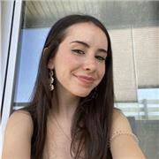 Estudiante universitaria de 2° ingeniería en diseño industrial. Enseño física a estudiantes de la ESO y bachillerato