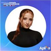 Profesora poliglota con dominio en ingles, alemán, francés y español 