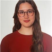 Estudiante de universidad que ofrece apoyo con los deberes y preparación de exámenes de primaria y ESO