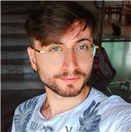 Dottore in ingegneria informatica impartisce lezioni di informatica e programmazione