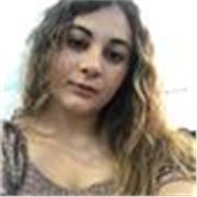 Ragazza diplomata al liceo linguistico