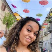 Insegnate di madrelingua portoghese brasiliano. Laureata in Portoghese ed italiano in Brasile