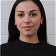 Insegnante solare e positiva per aiuto compiti e studio personalizzato.