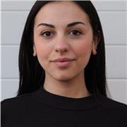 Insegnante solare e positiva per aiuto compiti e studio personalizzato.