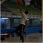Profesor de baloncesto apto para enseñar a todas las edades.