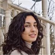 Studentessa universitaria insegna di Matematica per liceali