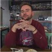 Persona de nivel avanzado en inglés con capacidad para hacer aprender y ayudar a los demás con la tarea 