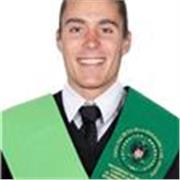 Graduado en Educación Primaria y Ciencias de la actividad física y deporte. Realiza clases de refuerzo y apoyo