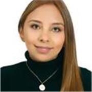 Profesora con formación en diversas áreas y experiencia en enseñanza personalizada. 