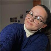 Soy una persona muy extrovertida y me encanta enseñar y los niños. Quiero dar clases de refuerzo a niños de primaria