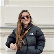 Doy clases particulares de inglés. Tengo experiencia de 4 años impartiendo inglés en una academia y además he dado particulares
