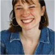 Diplômée à Rishikesh en Inde 200h, je suis désormais professeure à Paris. J'enseigne aussi le théâtre aux enfants, impro, écriture