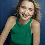 Diplomata al Conservatorio, e l'Accademia di Teatro, vi invita per le lezioni di canto e lavoro con la voce e respiro!