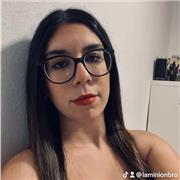 con estudios en biología, historia y lengua titulada