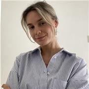 Profesora de Lenguaje Musical y Piano en todos niveles de grado elemental y medio